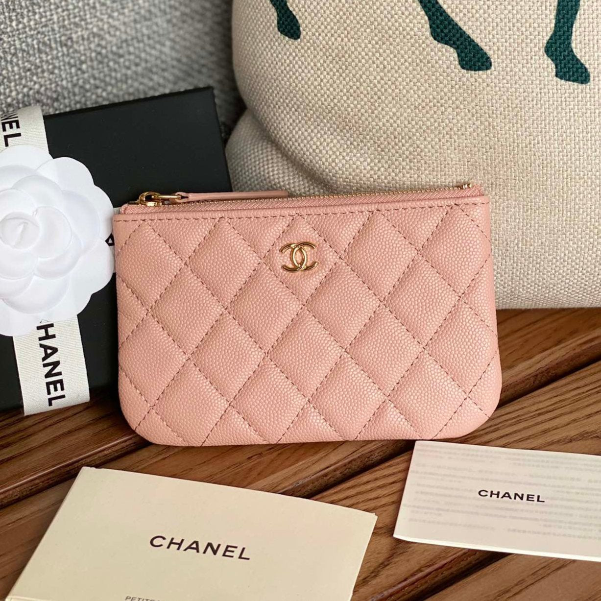 CC CLASSIC KLEINE 15-ZIP-TASCHE AUS HELLROSA GEGENNABTEM KALBSLEDER