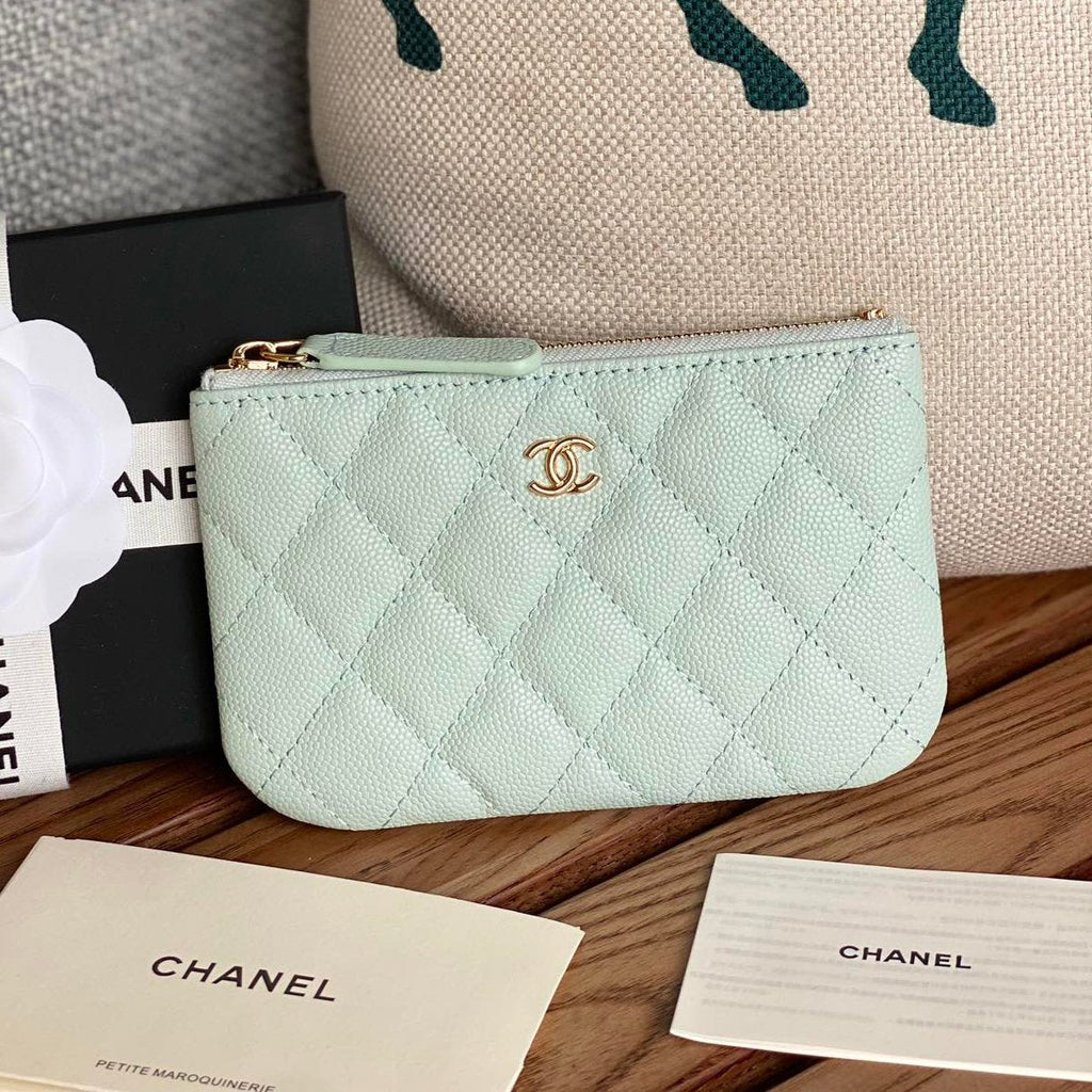 CC CLASSIC KLEINE 15-ZIP-TASCHE IN HIMMELBLAUEM GENARBINETEM KALBSLEDER