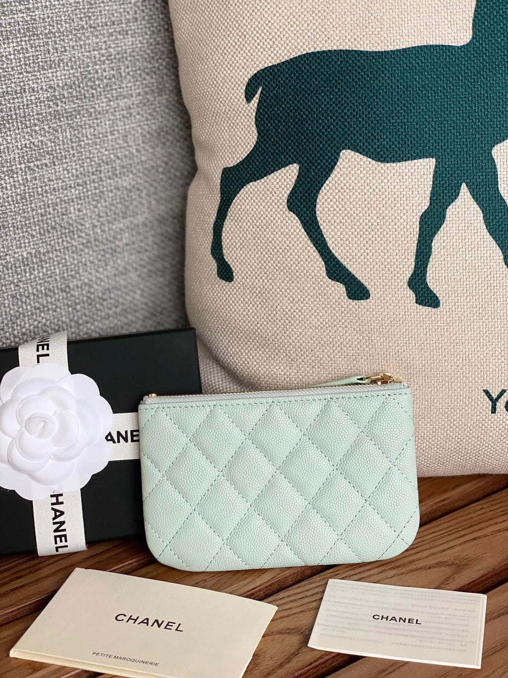 CC CLASSIC KLEINE 15-ZIP-TASCHE IN HIMMELBLAUEM GENARBINETEM KALBSLEDER