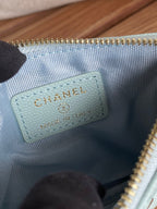 CC CLASSIC KLEINE 15-ZIP-TASCHE IN HIMMELBLAUEM GENARBINETEM KALBSLEDER