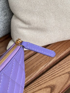 CC CLASSIC KLEINE 15-ZIP-TASCHE IN AMETHYST-LILA GEGENNABTEM KALBSLEDER