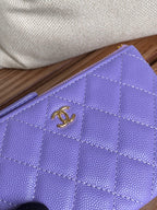 CC CLASSIC KLEINE 15-ZIP-TASCHE IN AMETHYST-LILA GEGENNABTEM KALBSLEDER