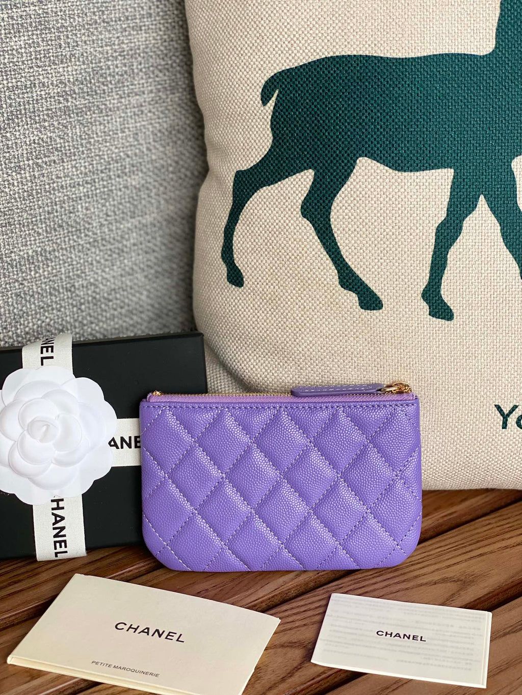 CC CLASSIC KLEINE 15-ZIP-TASCHE IN AMETHYST-LILA GEGENNABTEM KALBSLEDER