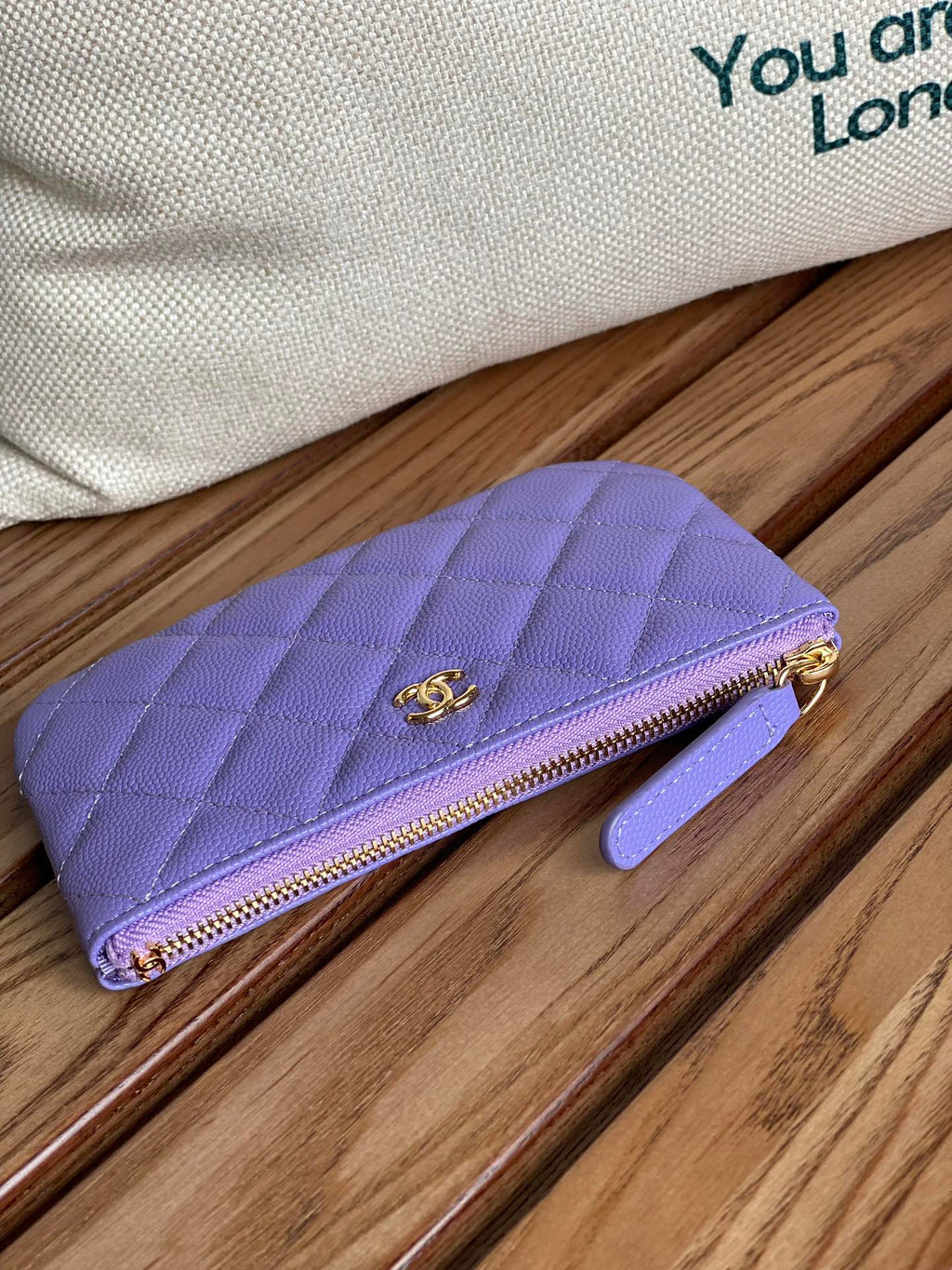 CC CLASSIC KLEINE 15-ZIP-TASCHE IN AMETHYST-LILA GEGENNABTEM KALBSLEDER