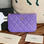 CC CLASSIC KLEINE 15-ZIP-TASCHE IN AMETHYST-LILA GEGENNABTEM KALBSLEDER