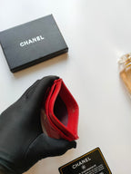 Kreditkartenetui 11,2 cm, rotes genarbtes Kalbsleder, Gold Icon