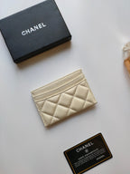 Kreditkartenetui 11,2 cm, cremefarbenes, genarbtes Kalbsleder, Gold Icon