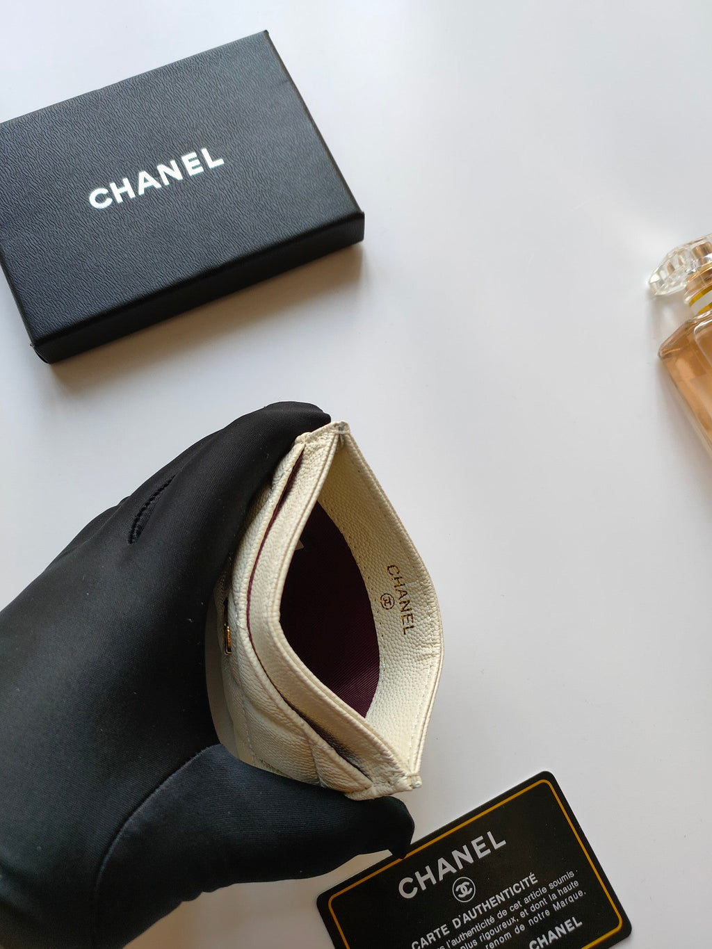 Kreditkartenetui 11,2 cm, cremefarbenes, genarbtes Kalbsleder, Gold Icon