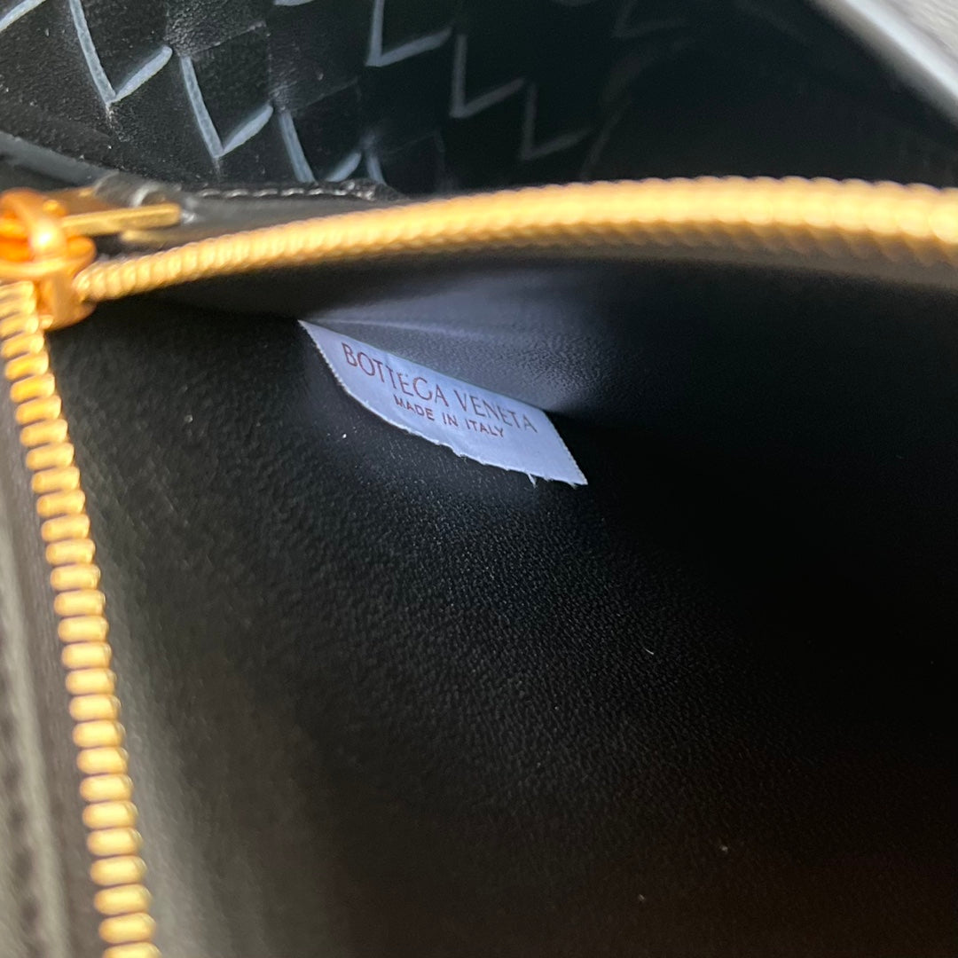 ANDIAMO 29 IN SCHWARZEM LAMMLEDER, KLEINE GRÖSSE