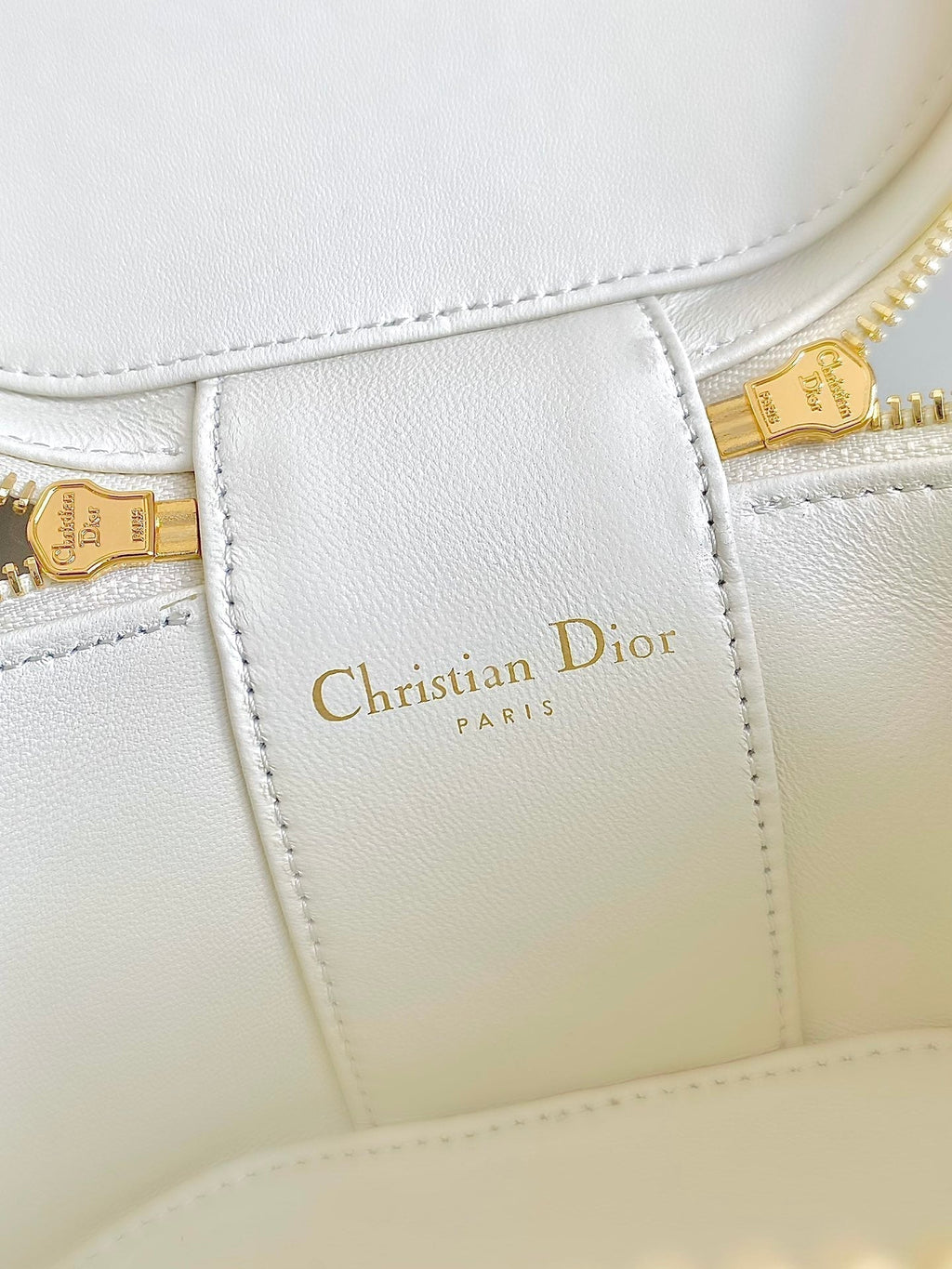 SIGNATURE VANITY 16 IN WEISSEM LAMMLEDER