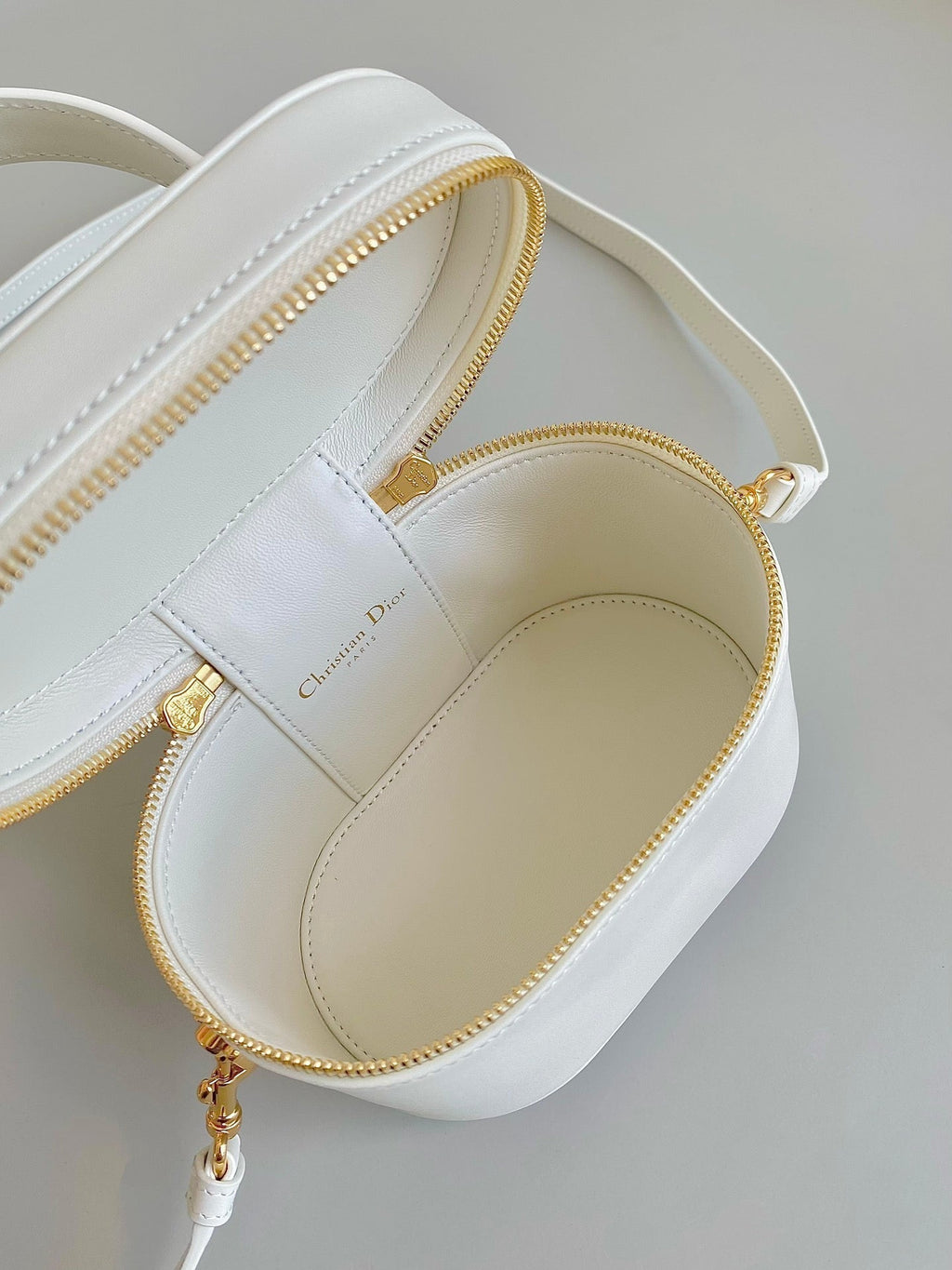 SIGNATURE VANITY 16 IN WEISSEM LAMMLEDER