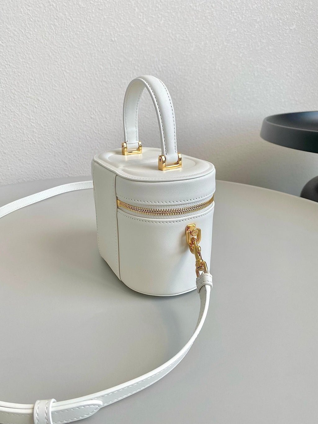 SIGNATURE VANITY 16 IN WEISSEM LAMMLEDER