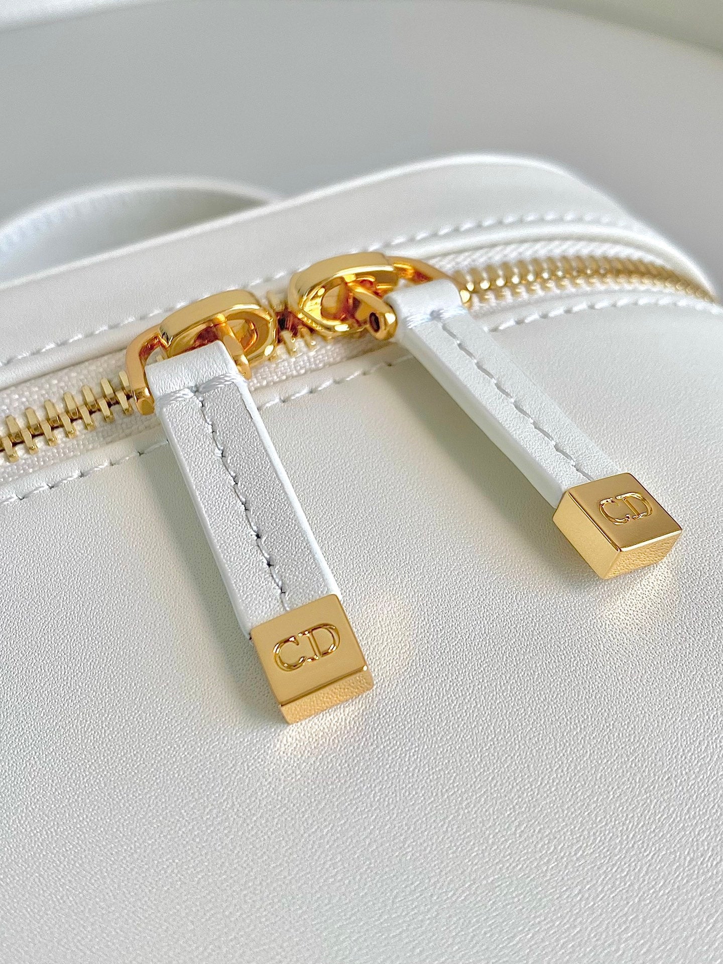 SIGNATURE VANITY 16 IN WEISSEM LAMMLEDER