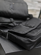 NIKI MEDIUM 28 IN SCHWARZES NYLON