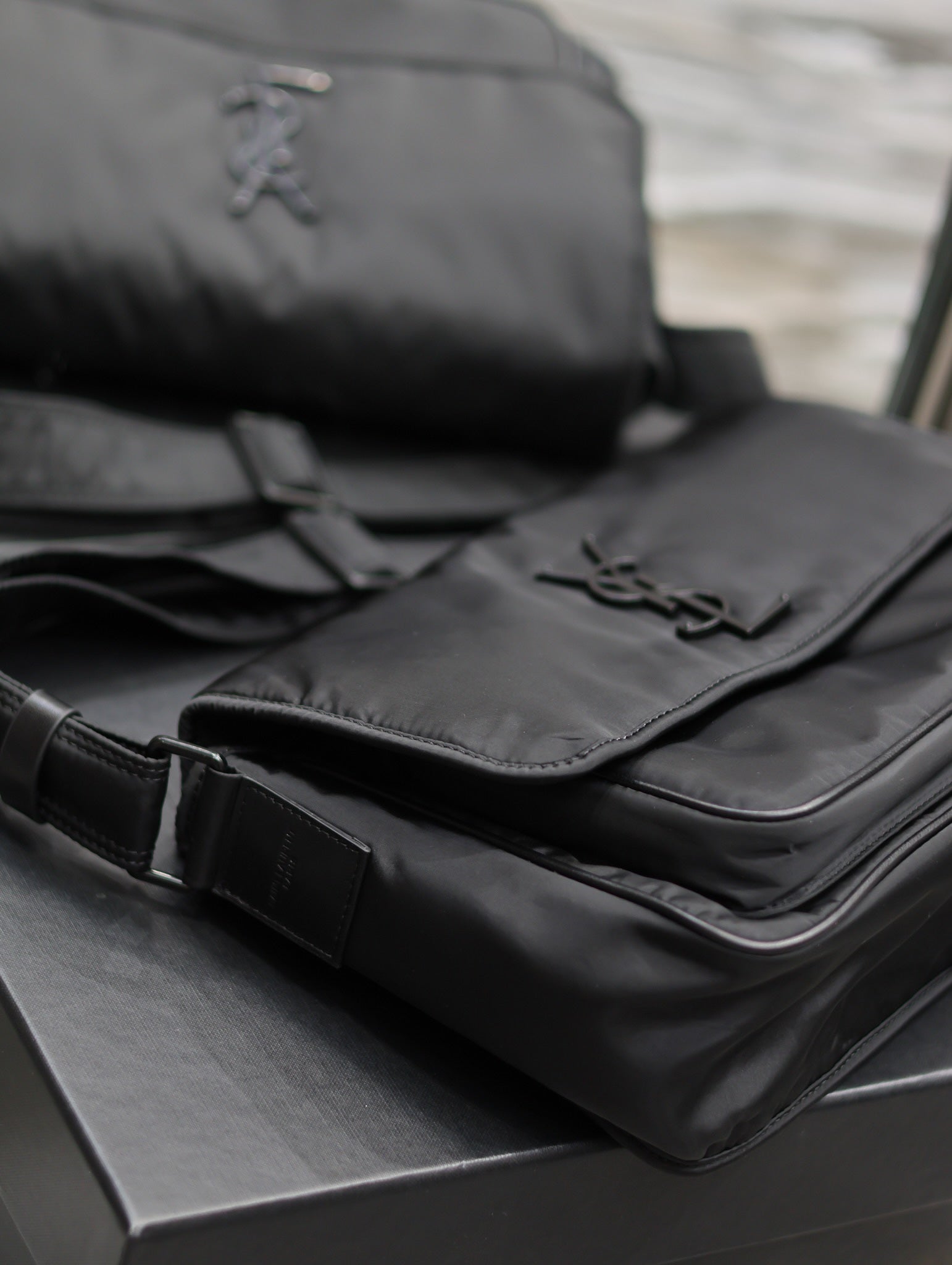 NIKI MEDIUM 28 IN SCHWARZES NYLON