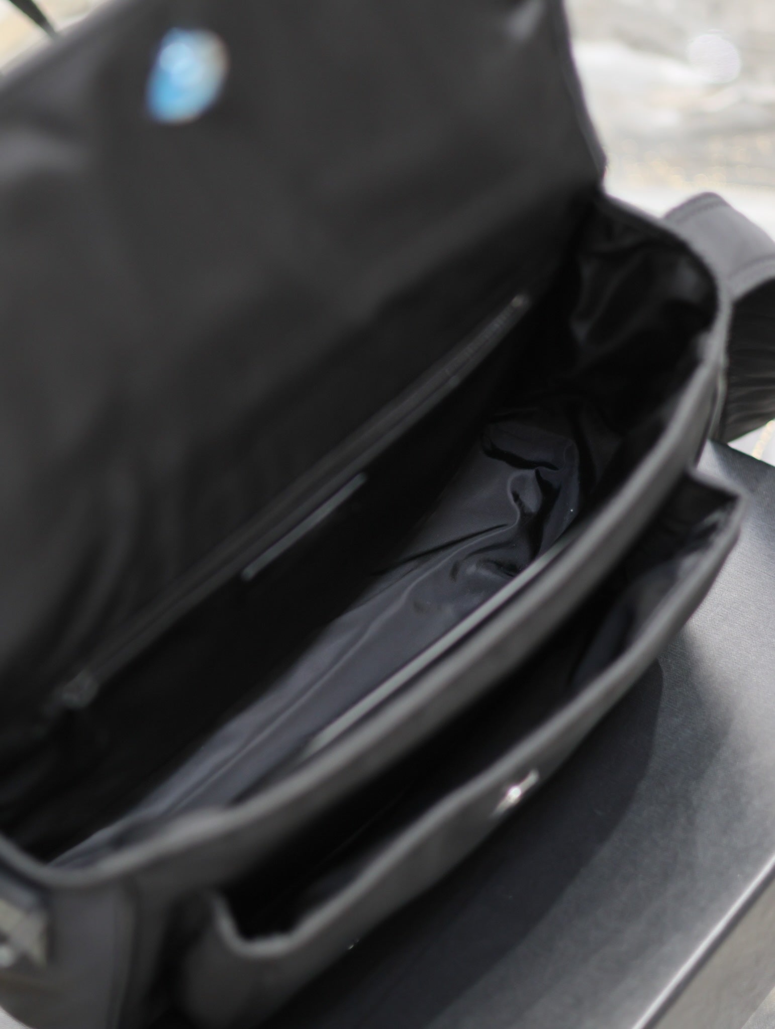 NIKI MEDIUM 28 IN SCHWARZES NYLON