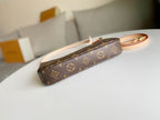 LV 25S Pochette Accessoires 21 in braunem Monogramm-Canvas mit goldenen Beschlägen
