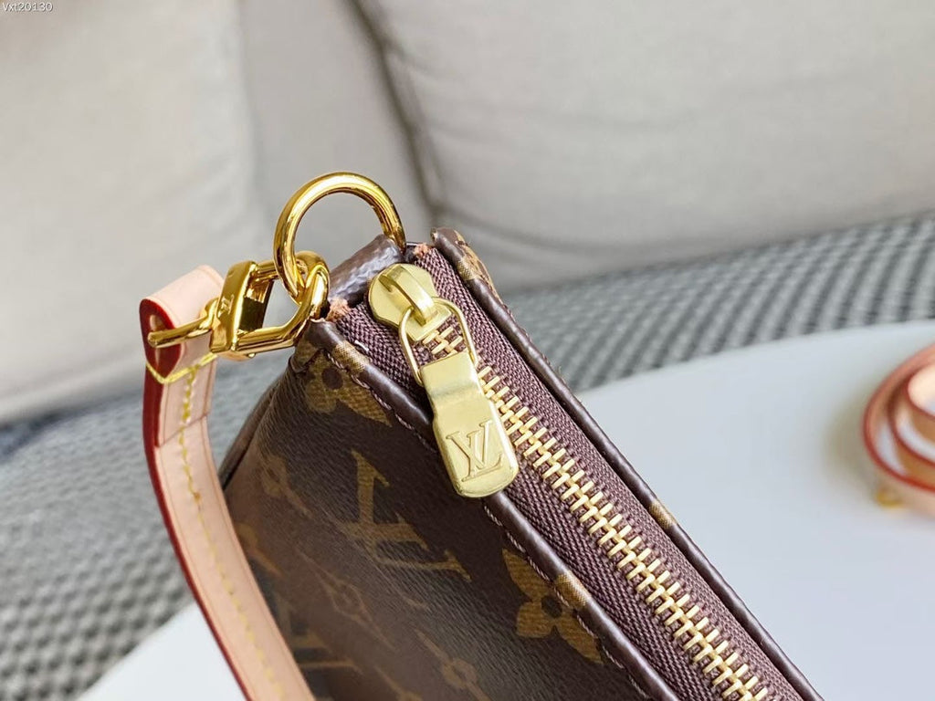 LV 25S Pochette Accessoires 21 in braunem Monogramm-Canvas mit goldenen Beschlägen