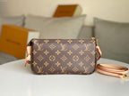 LV 25S Pochette Accessoires 21 in braunem Monogramm-Canvas mit goldenen Beschlägen
