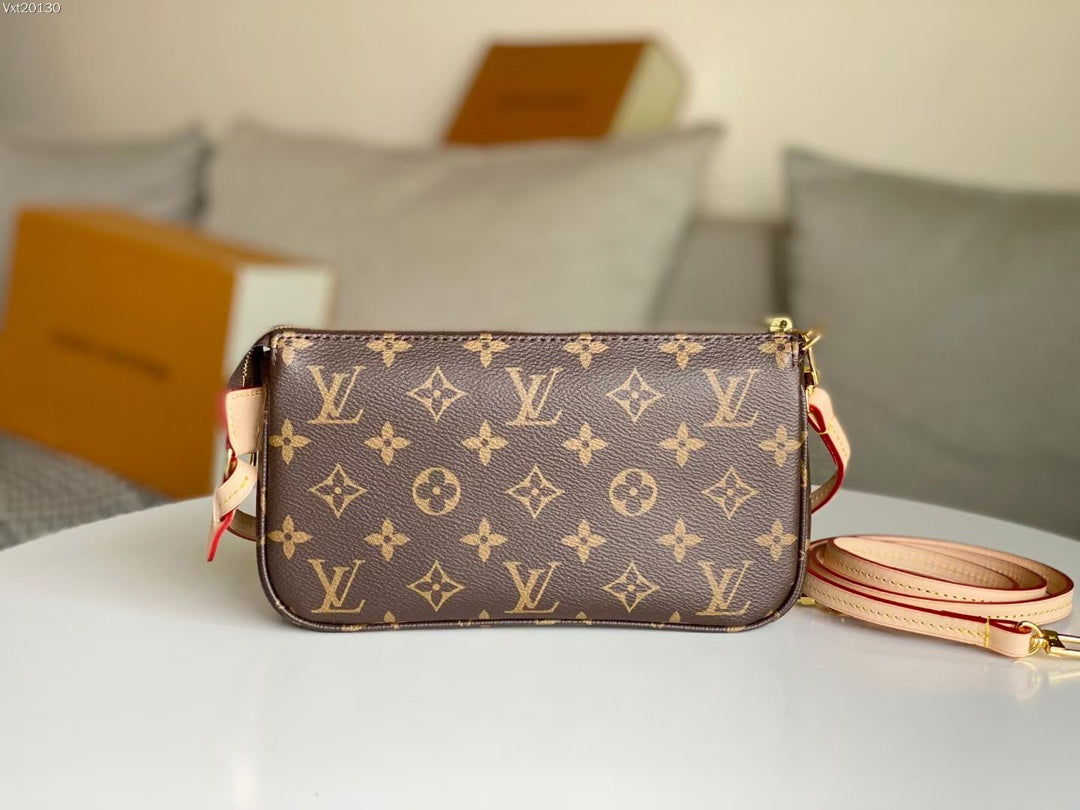 LV 25S Pochette Accessoires 21 in braunem Monogramm-Canvas mit goldenen Beschlägen