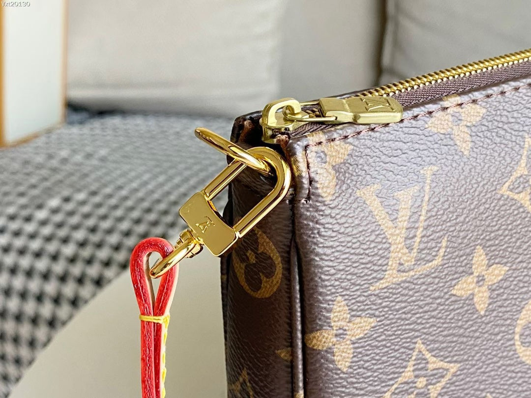 LV 25S Pochette Accessoires 21 in braunem Monogramm-Canvas mit goldenen Beschlägen