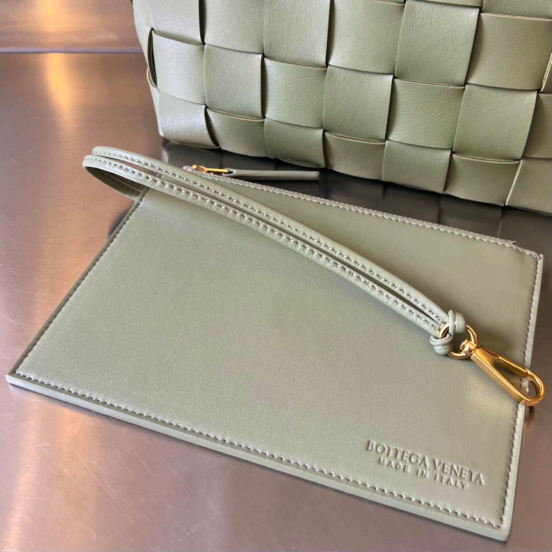 KLEINE 22-KASSETTE IN EICRU BEIGE LAMMLEDER