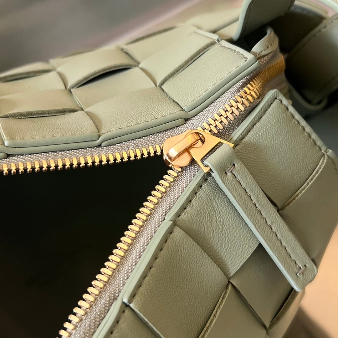 KLEINE 22-KASSETTE IN EICRU BEIGE LAMMLEDER