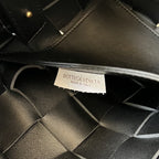 KLEINE 22-KASSETTE IN SCHWARZEM LAMMLEDER