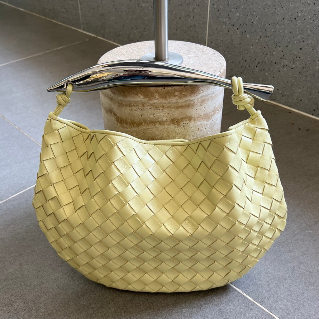 Sardine 33 mit Kette in gelb-cremefarbenem Lammleder