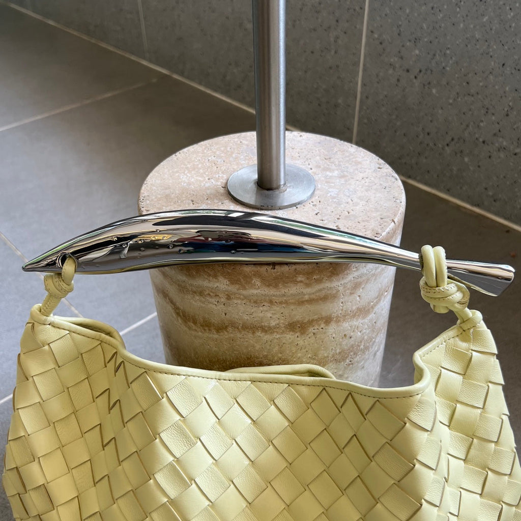 Sardine 33 mit Kette in gelb-cremefarbenem Lammleder