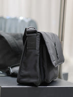 NIKI GRÖSSE 32 IN SCHWARZES NYLON