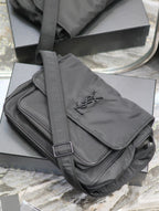 NIKI GRÖSSE 32 IN SCHWARZES NYLON