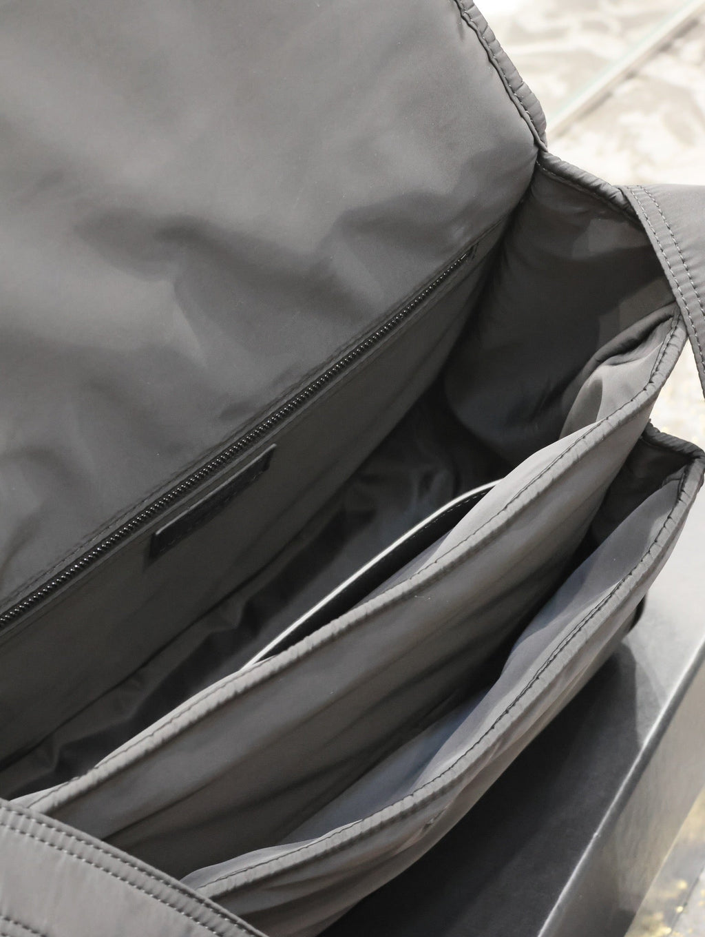 NIKI GRÖSSE 32 IN SCHWARZES NYLON