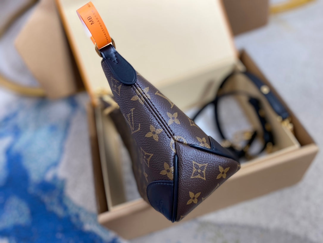 BOULOGNE 29 IN BRAUNEM MONOGRAMM-LEINWAND GOLDENE BESCHLÄGE