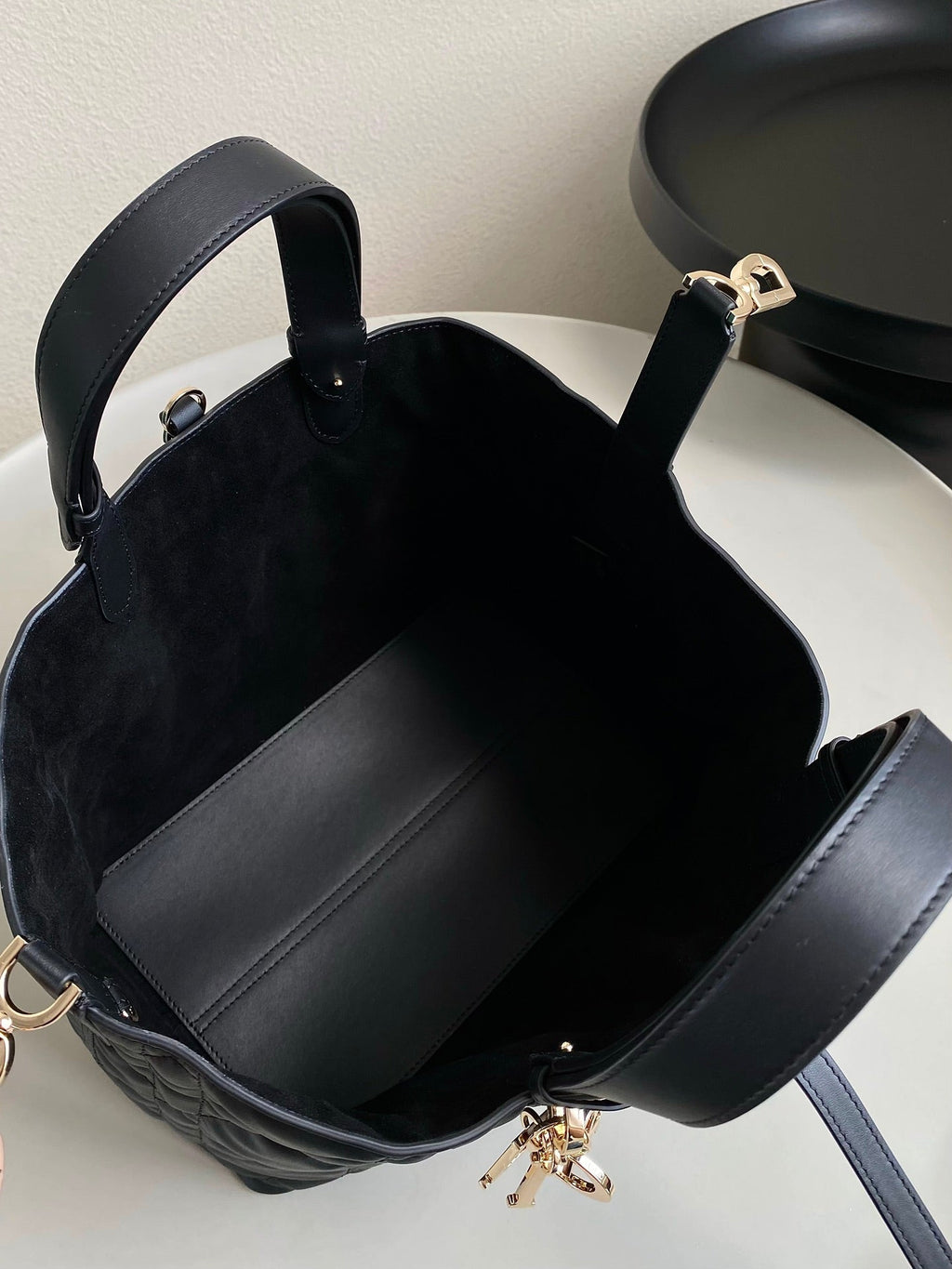 TOUJOURS 28 TASCHE AUS SCHWARZEM LAMMFELL