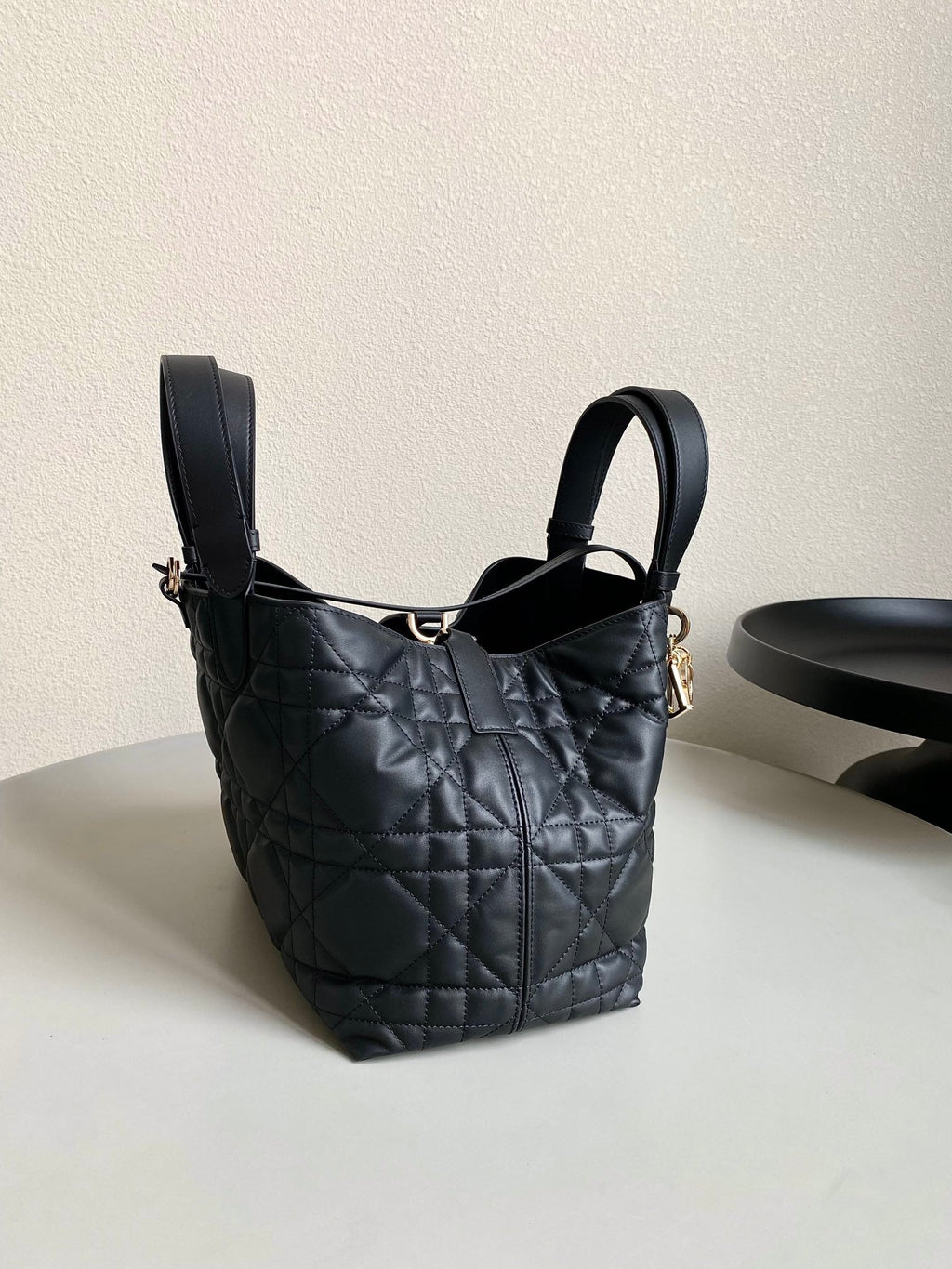 TOUJOURS 28 TASCHE AUS SCHWARZEM LAMMFELL