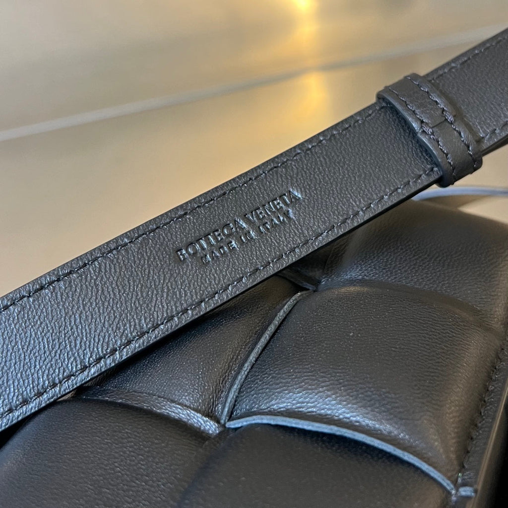 MINI-KASSETTE 18 ZOLL SCHWARZES LAMMLEDER