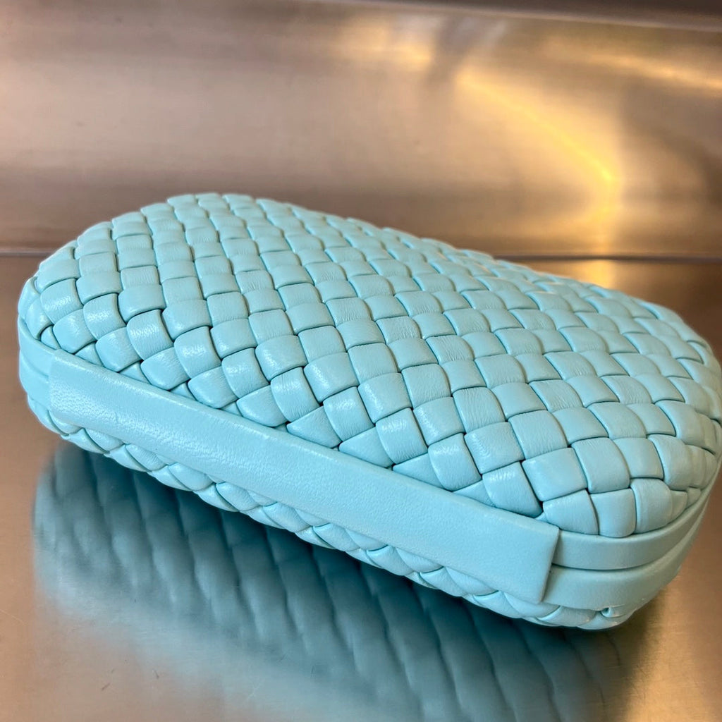 KNOTEN 20 IN BLAUEM PASTELKAMMER