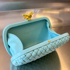 KNOTEN 20 IN BLAUEM PASTELKAMMER