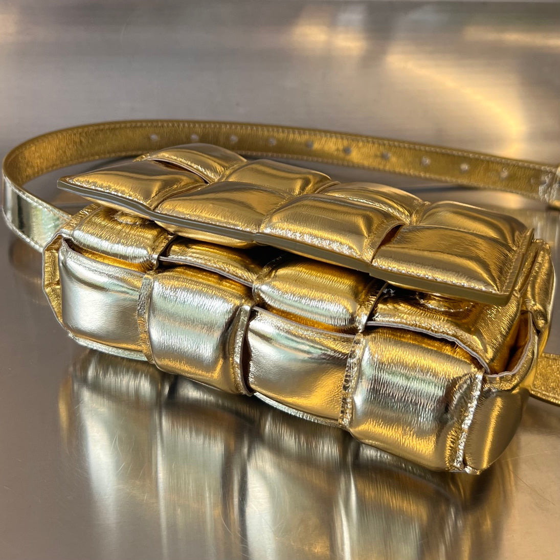 MINI-KASSETTE 18 IN GOLDENES LAMMLEDER