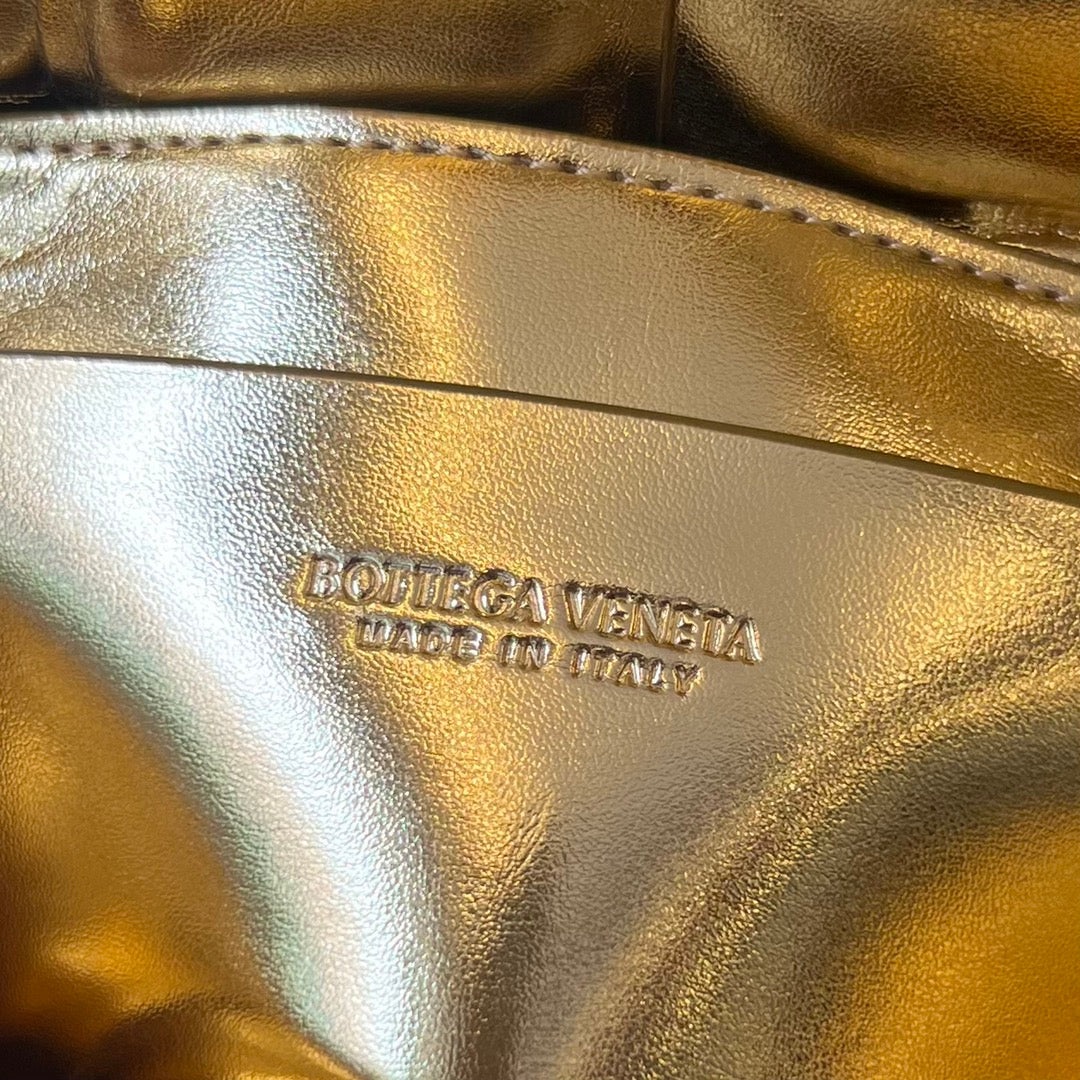 MINI-KASSETTE 18 IN GOLDENES LAMMLEDER