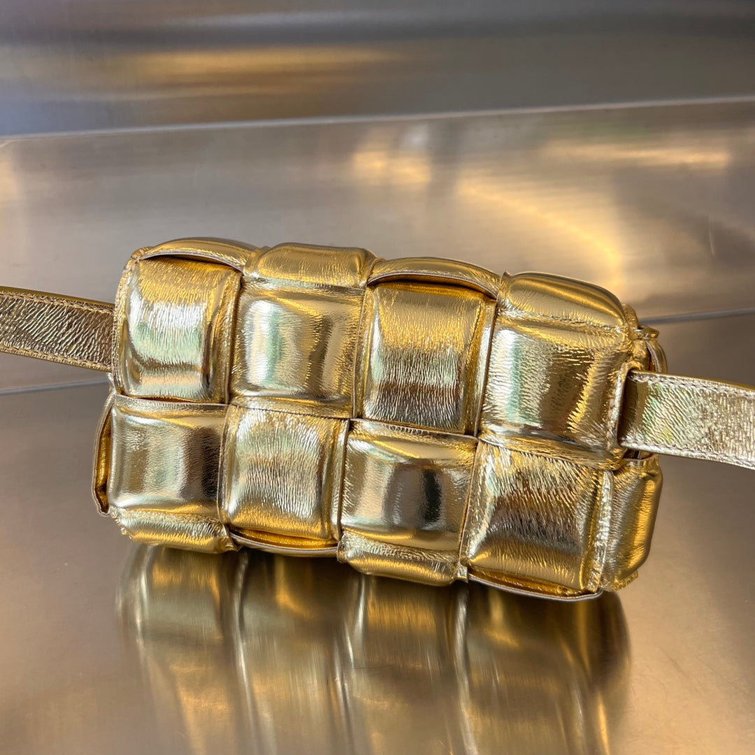 MINI-KASSETTE 18 IN GOLDENES LAMMLEDER