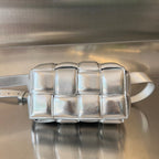 MINI-KASSETTE 18 IN SILBERNEM LAMMLEDER