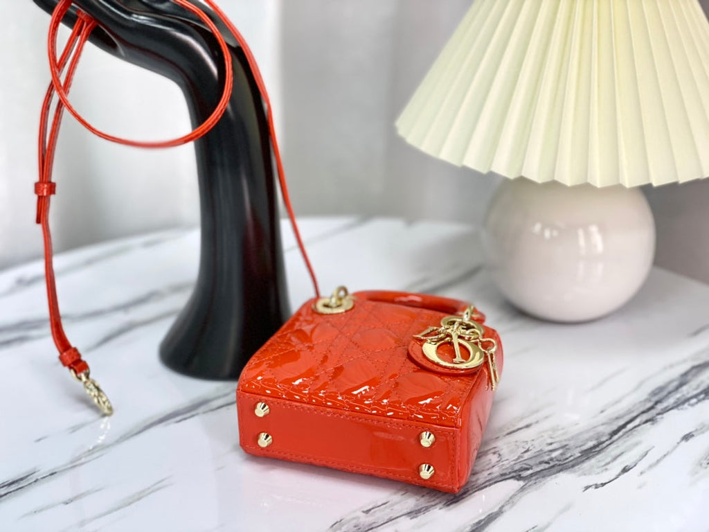 MICRO LADY 12er-Packung in glänzendem, scharlachrotem Lammleder