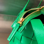 MITTELGROSSE 28-KASSETTEN-KASSETTE, HELLGRÜNES LAMMFELL