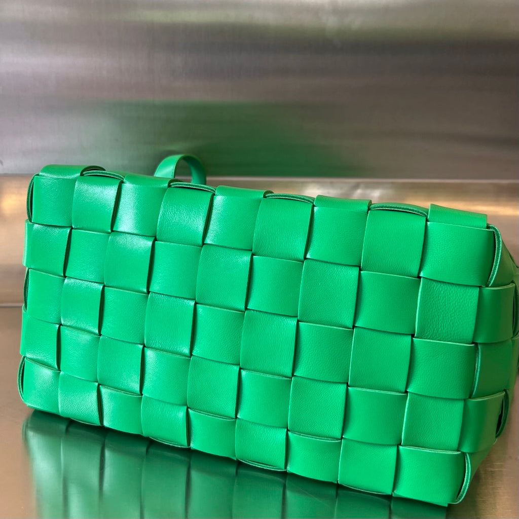 MITTELGROSSE 28-KASSETTEN-KASSETTE, HELLGRÜNES LAMMFELL