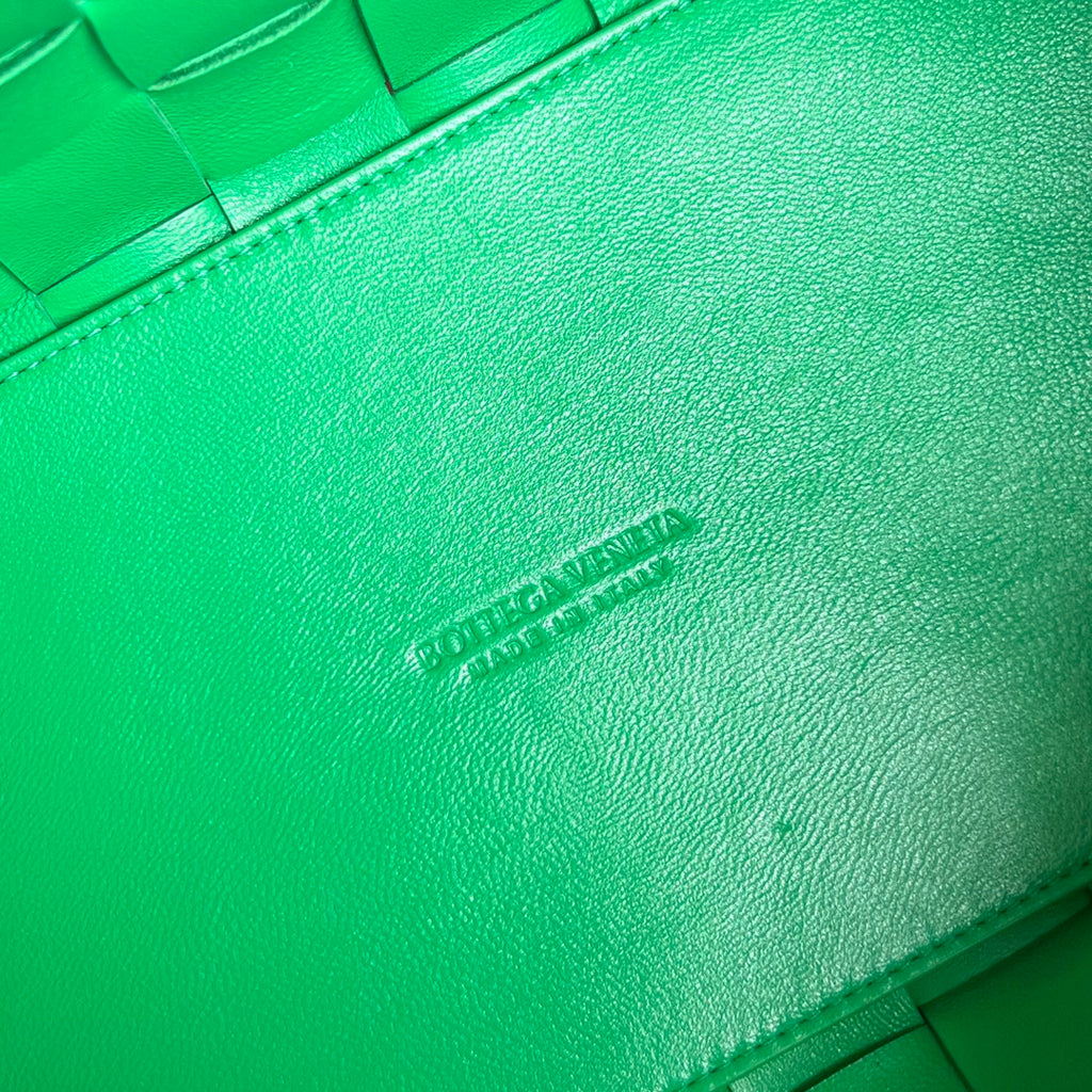 MITTELGROSSE 28-KASSETTEN-KASSETTE, HELLGRÜNES LAMMFELL