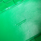 MITTELGROSSE 28-KASSETTEN-KASSETTE, HELLGRÜNES LAMMFELL