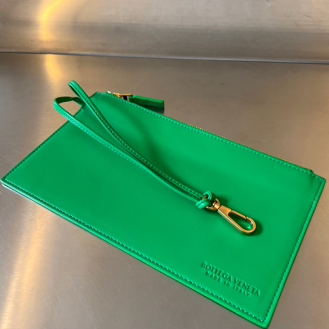 MITTELGROSSE 28-KASSETTEN-KASSETTE, HELLGRÜNES LAMMFELL