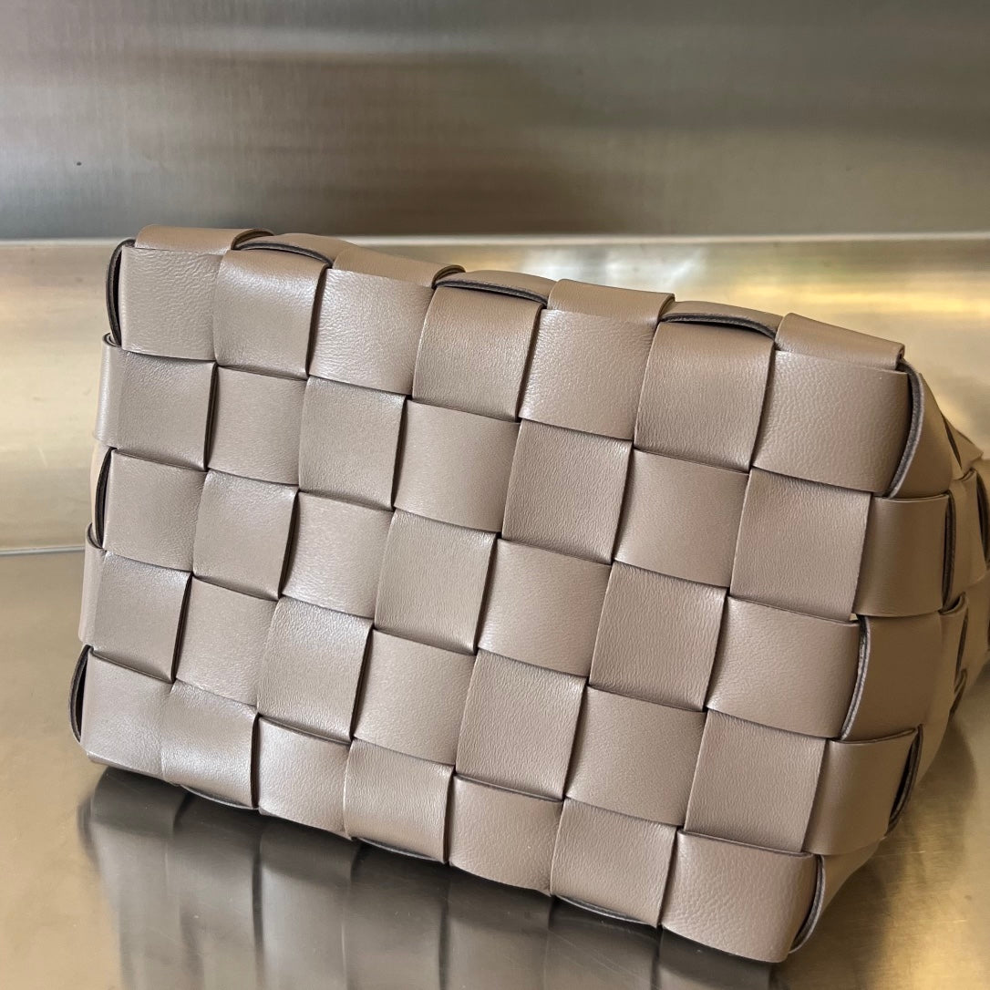 KLEINE 22-KASSETTE IN KAMELBRAUNES LAMMLEDER